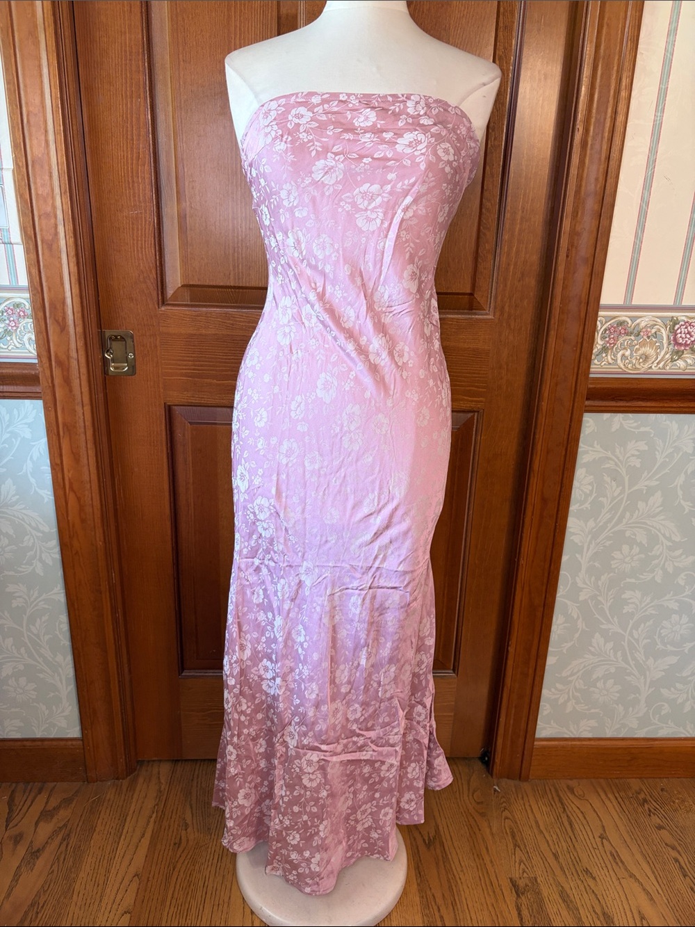 Princess Polly Strapless Light Pink Floral Satin Dress. Women’s Size 6